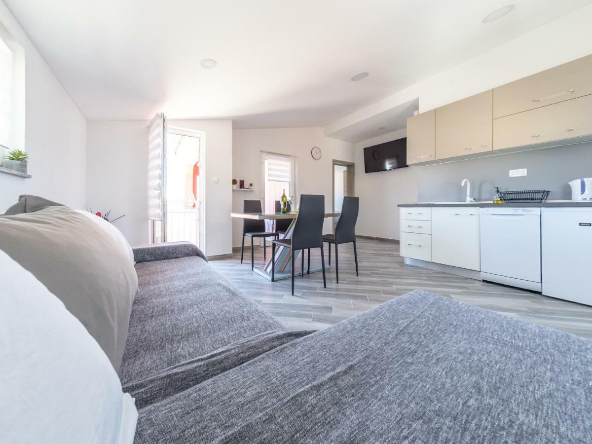 Apartment ˝Soleil˝ Vir Bagian luar foto